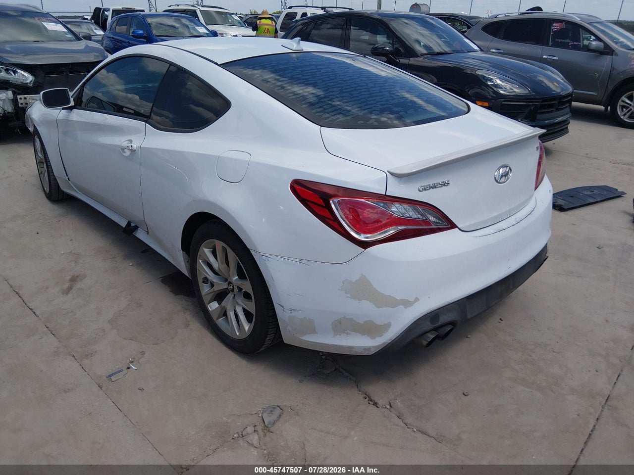 2016 HYUNDAI GENESIS 3.8 BASE · 3/11