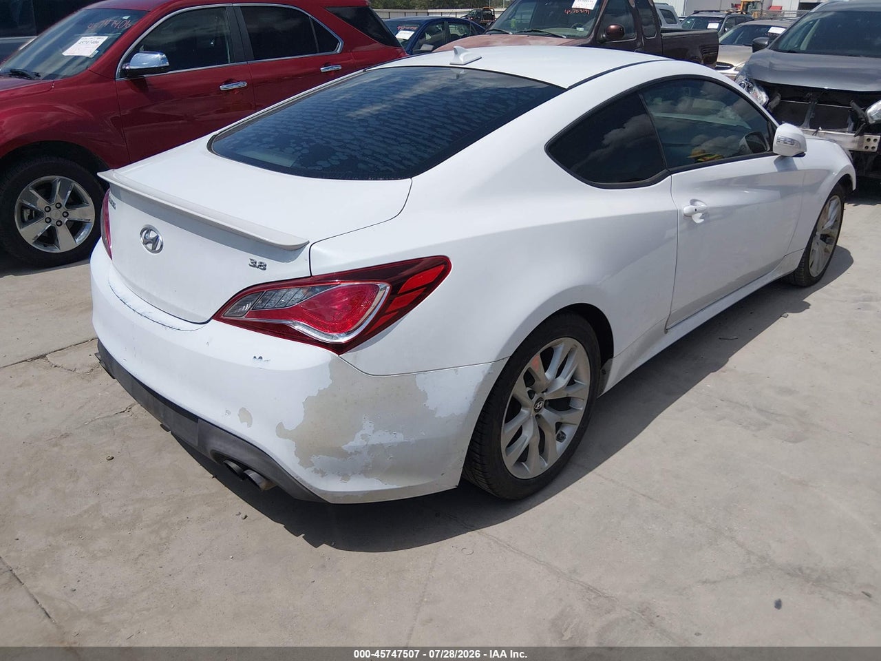 2016 HYUNDAI GENESIS 3.8 BASE · 4/11