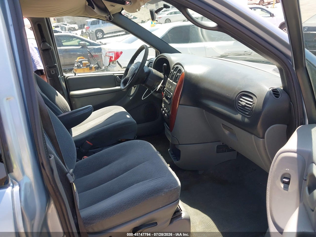 2C4GP44R55R****** · 2005 CHRYSLER TOWN &amp; COUNTRY LX · 5/10