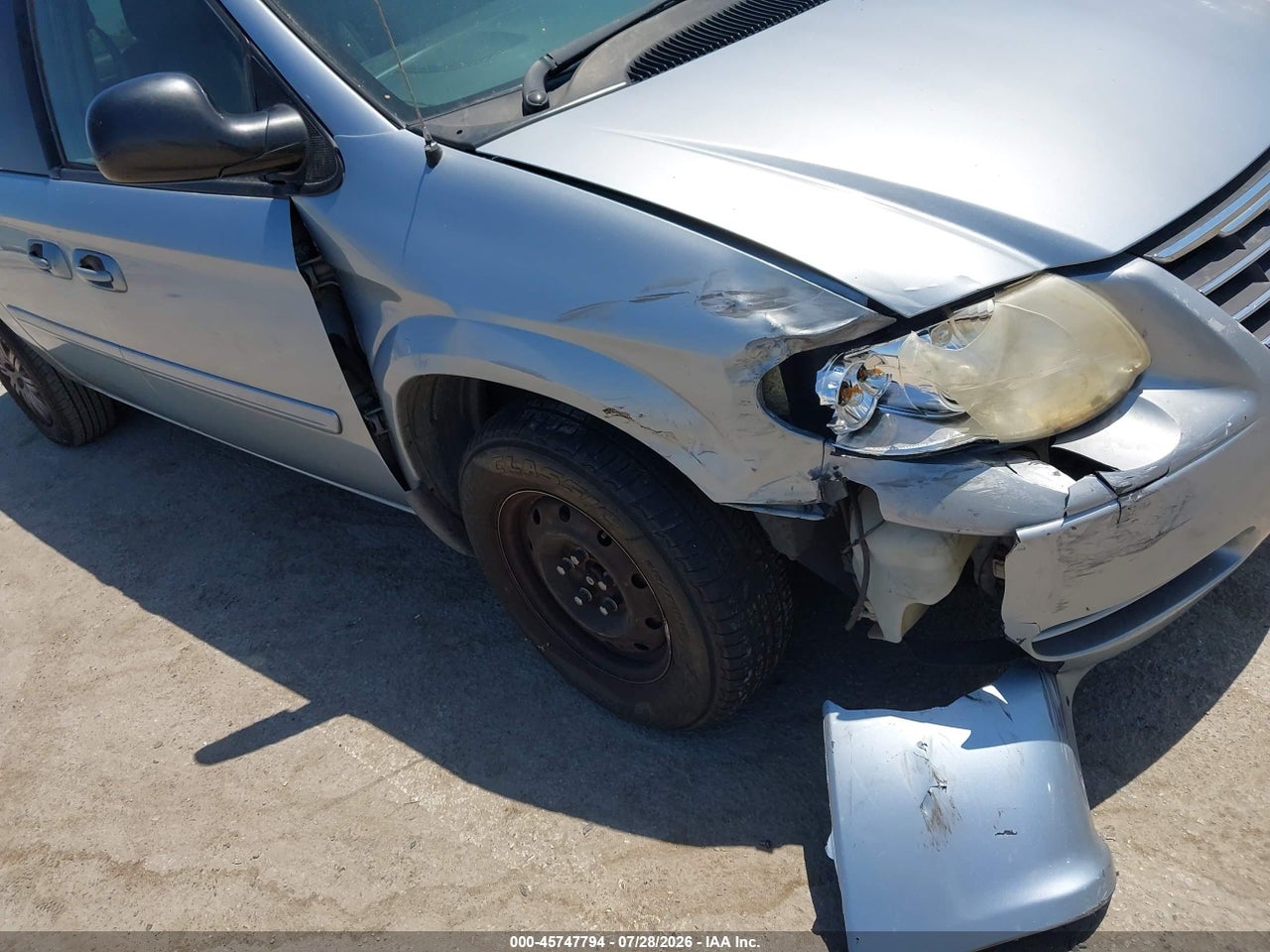 2C4GP44R55R****** · 2005 CHRYSLER TOWN &amp; COUNTRY LX · 6/10