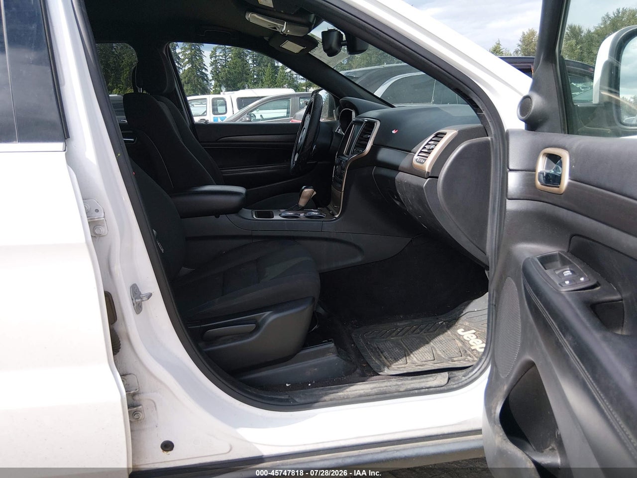 2016 JEEP GRAND CHEROKEE LAREDO · 5/11