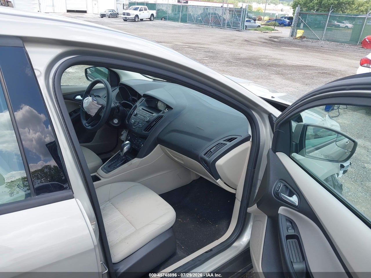 1FADP3F21GL****** · 2016 FORD FOCUS SE · 5/10
