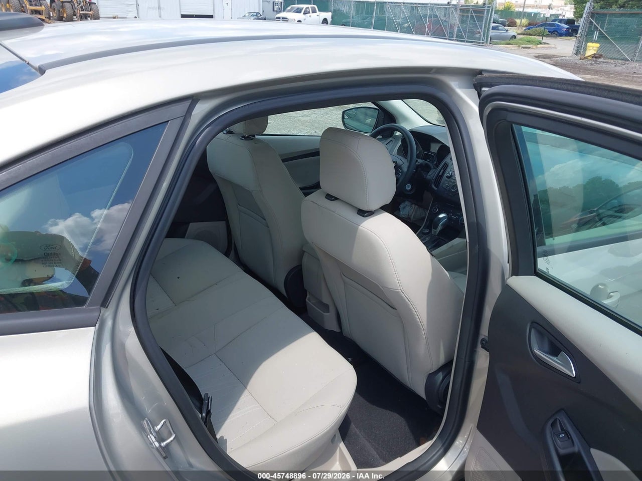 1FADP3F21GL****** · 2016 FORD FOCUS SE · 8/10