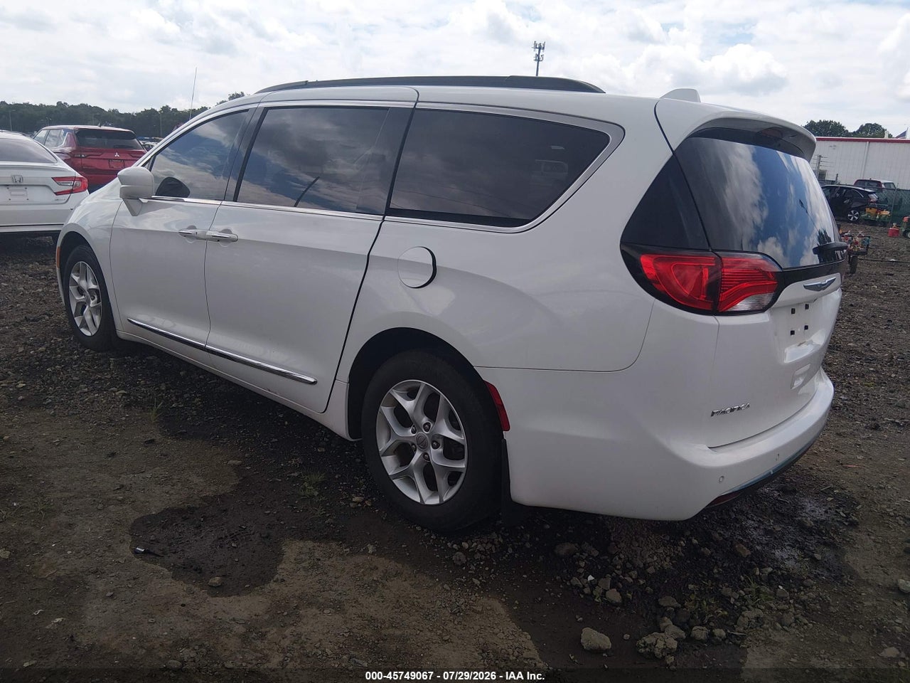 2C4RC1BGXHR****** · 2017 CHRYSLER PACIFICA TOURING-L · 3/11