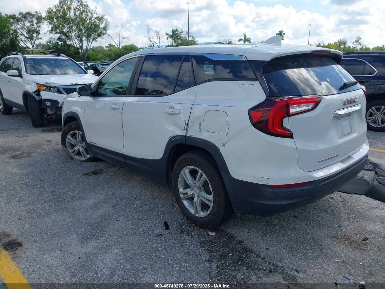 2022 GMC TERRAIN FWD SLE · 3/10