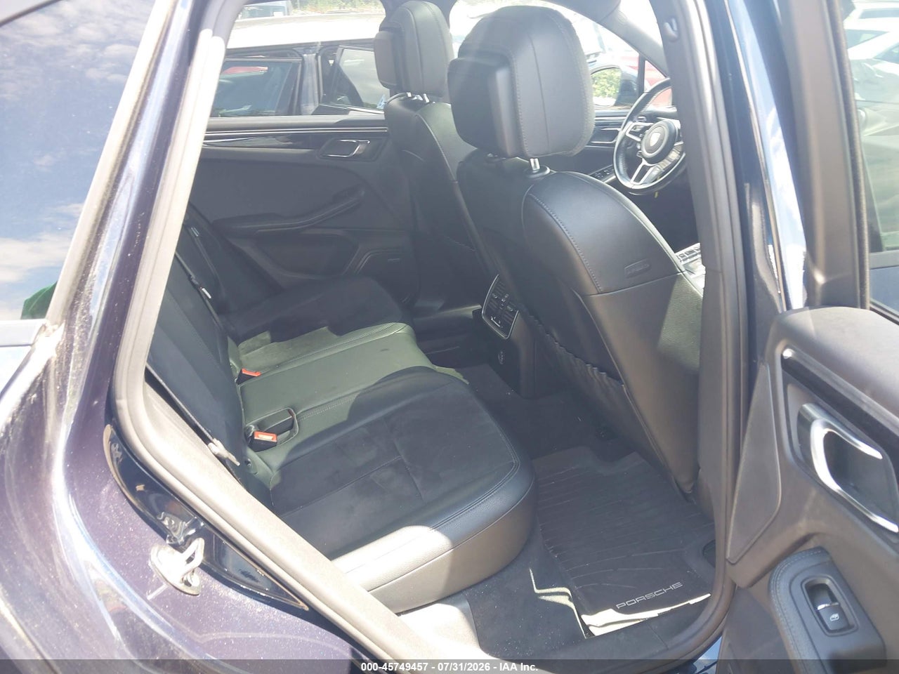 WP1AA2A51HL****** · 2017 PORSCHE MACAN · 8/11