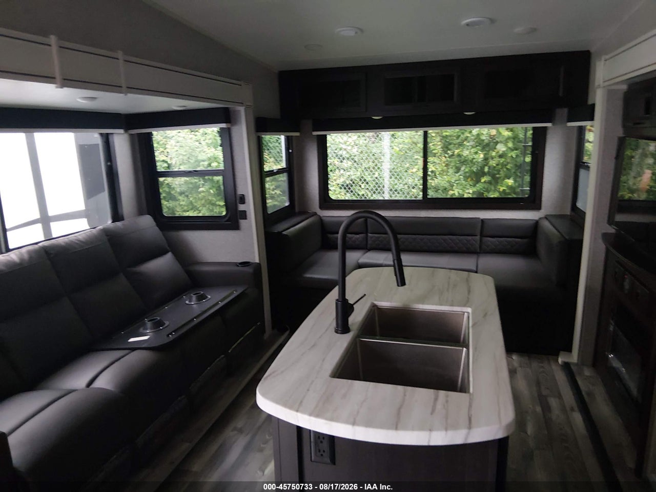 1UJCA0BT8P1****** · 2023 JAYCO EAGLE · 5/11