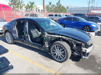 WP0AA2A75JL****** · 2018 PORSCHE PANAMERA 4