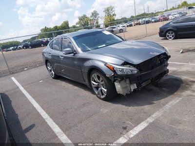 2017 INFINITI Q70 3.7