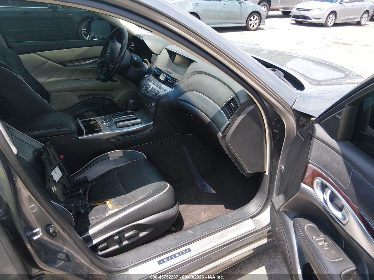2017 INFINITI Q70 3.7 · 5/11