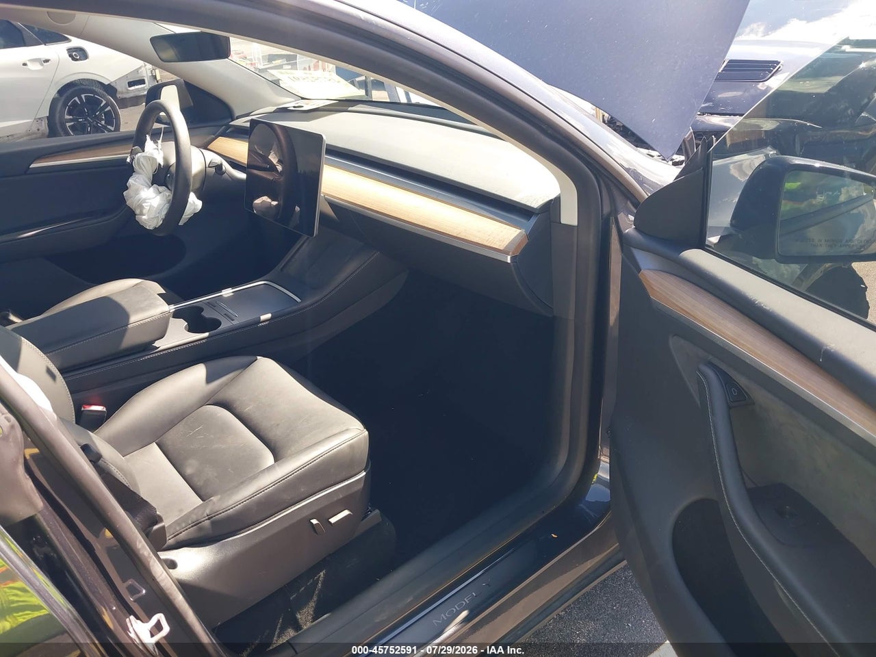2024 TESLA MODEL Y   · 5/9