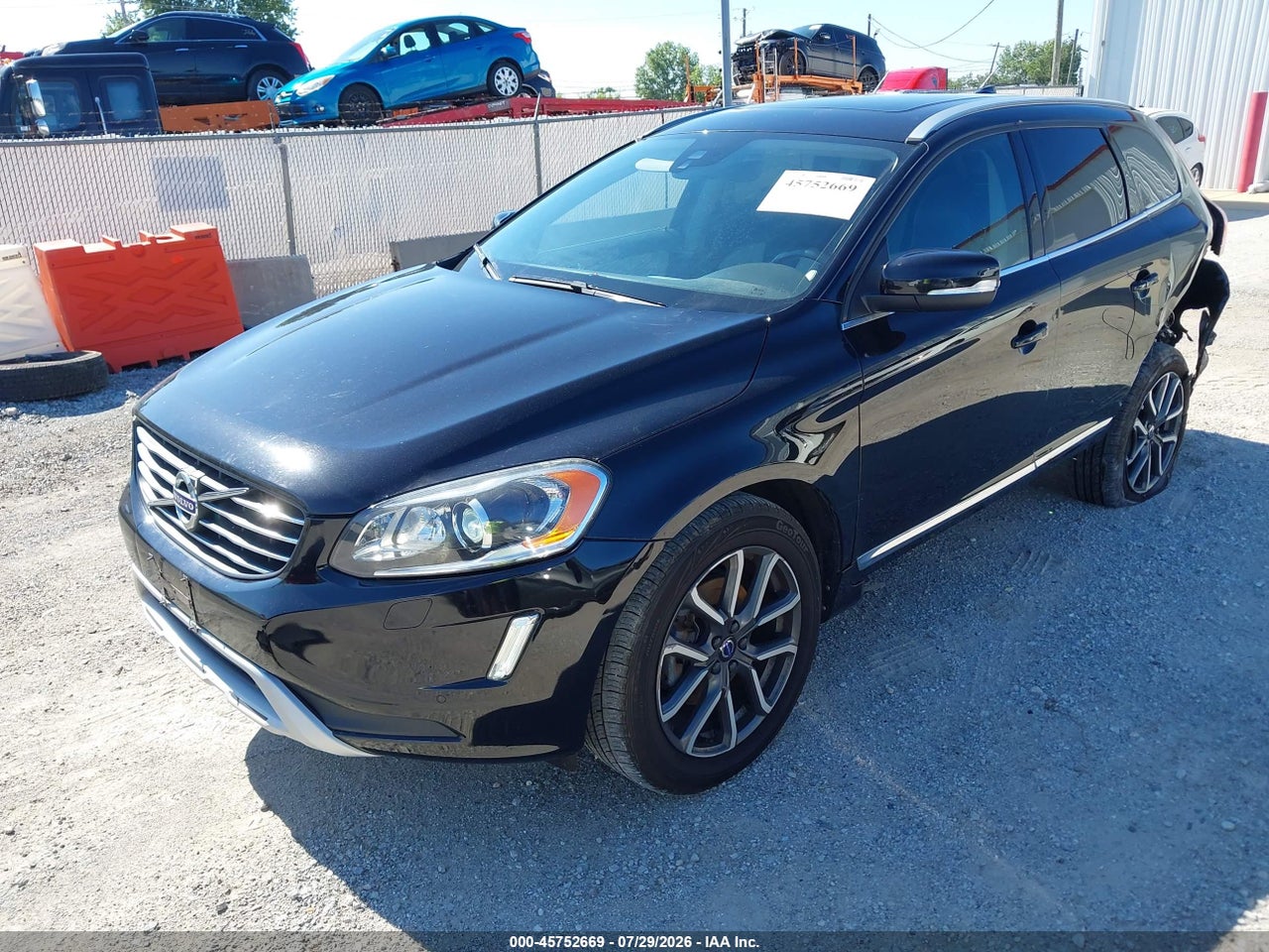 2017 VOLVO XC60 T6 DYNAMIC · 2/11