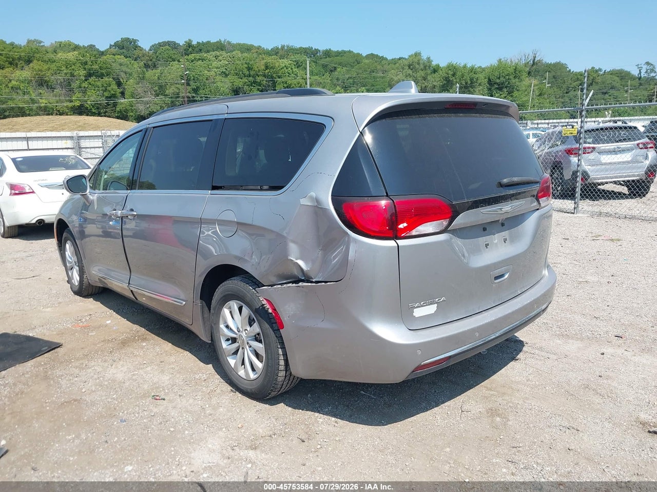 2017 CHRYSLER PACIFICA TOURING-L · 6/11