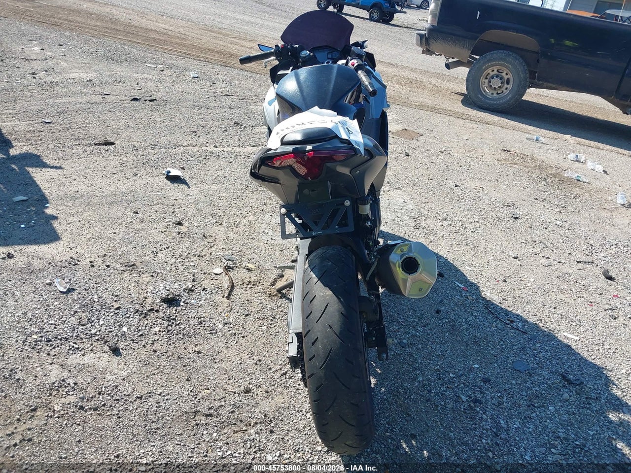 2025 KAWASAKI EX500 · 6/11
