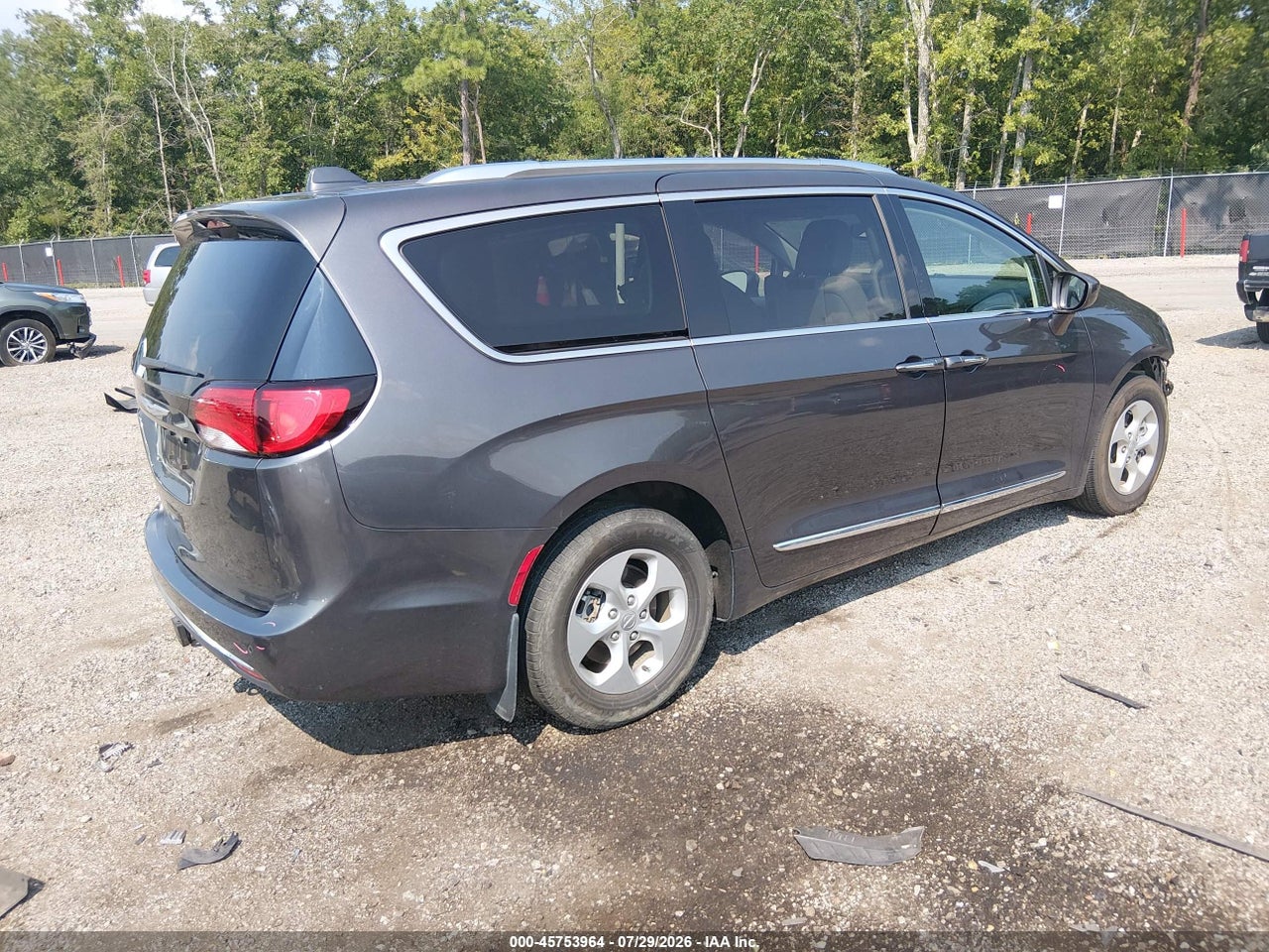 2017 CHRYSLER PACIFICA TOURING-L PLUS · 4/11