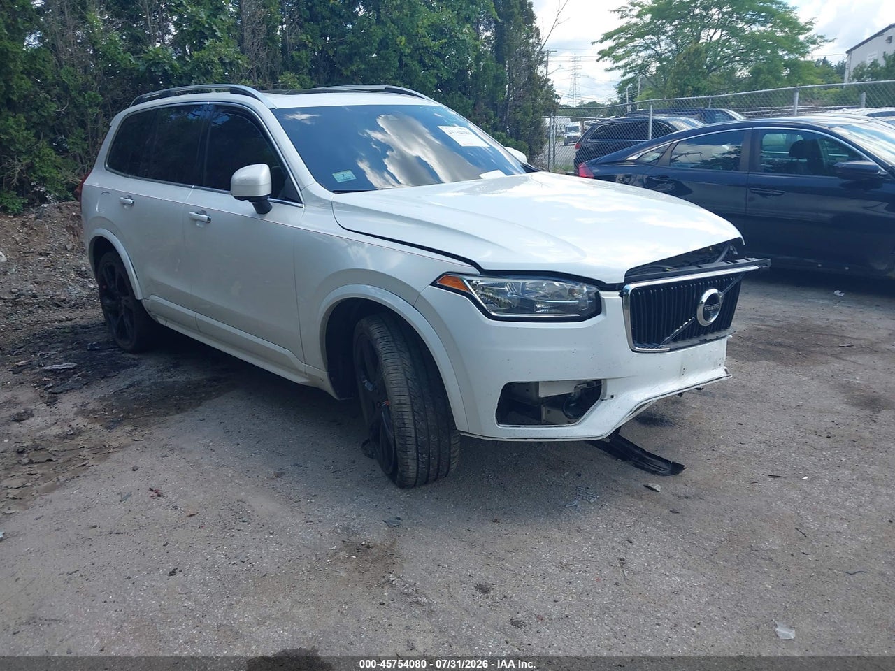YV4A22PK2G1****** · 2016 VOLVO XC90 T6 MOMENTUM