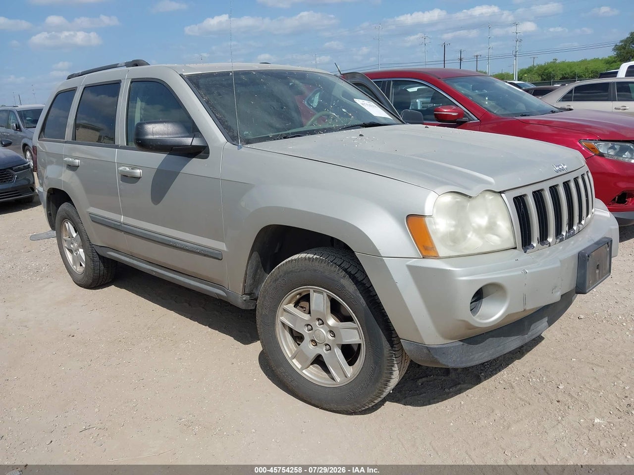 1J8GS48K87C****** · 2007 JEEP GRAND CHEROKEE LAREDO
