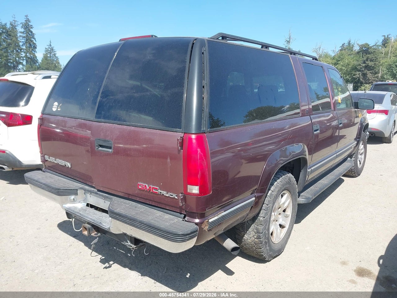 1996 GMC SUBURBAN K1500 · 4/10