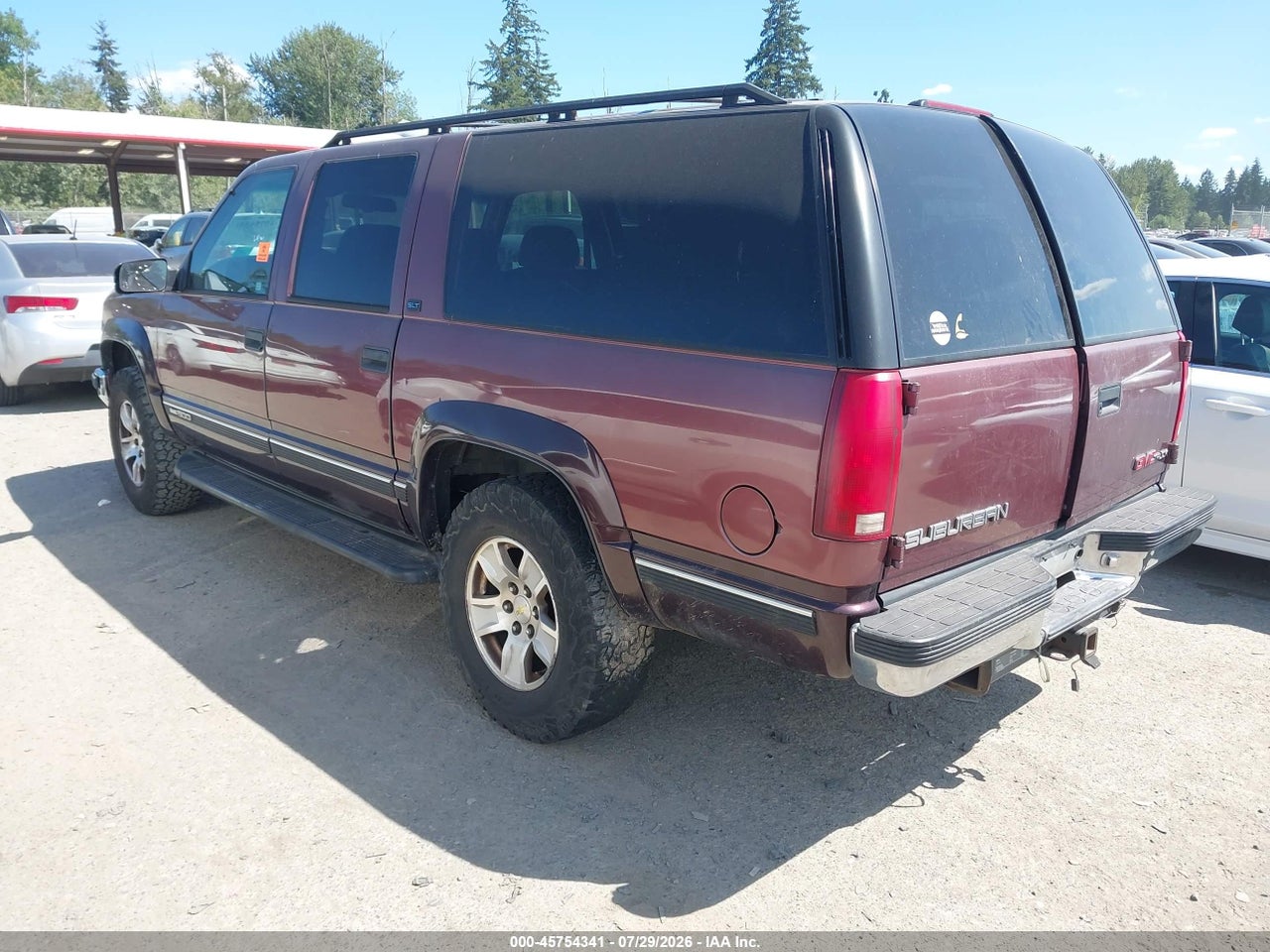 1996 GMC SUBURBAN K1500 · 3/10