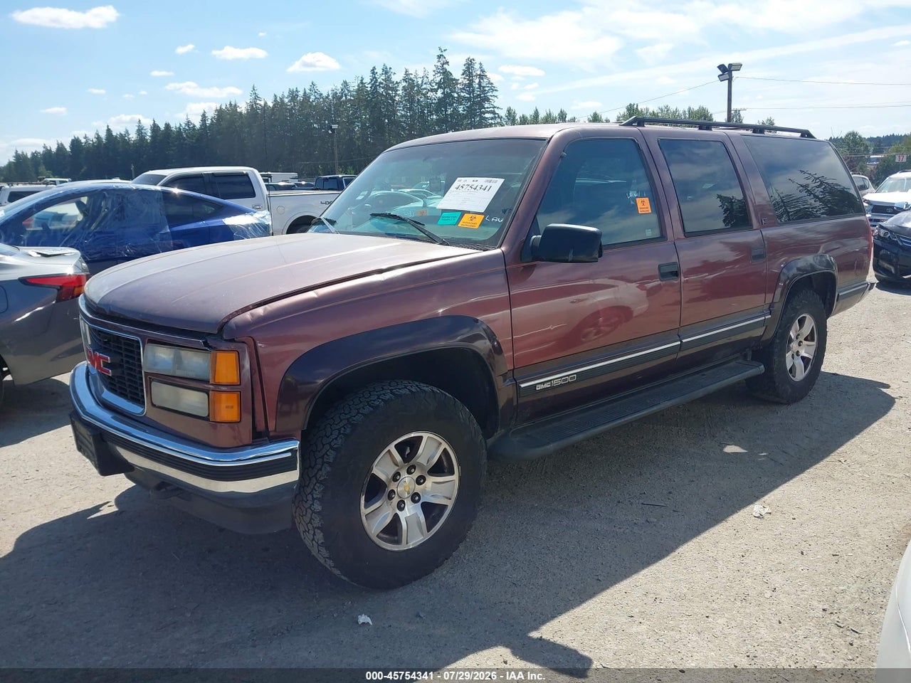 1996 GMC SUBURBAN K1500 · 2/10