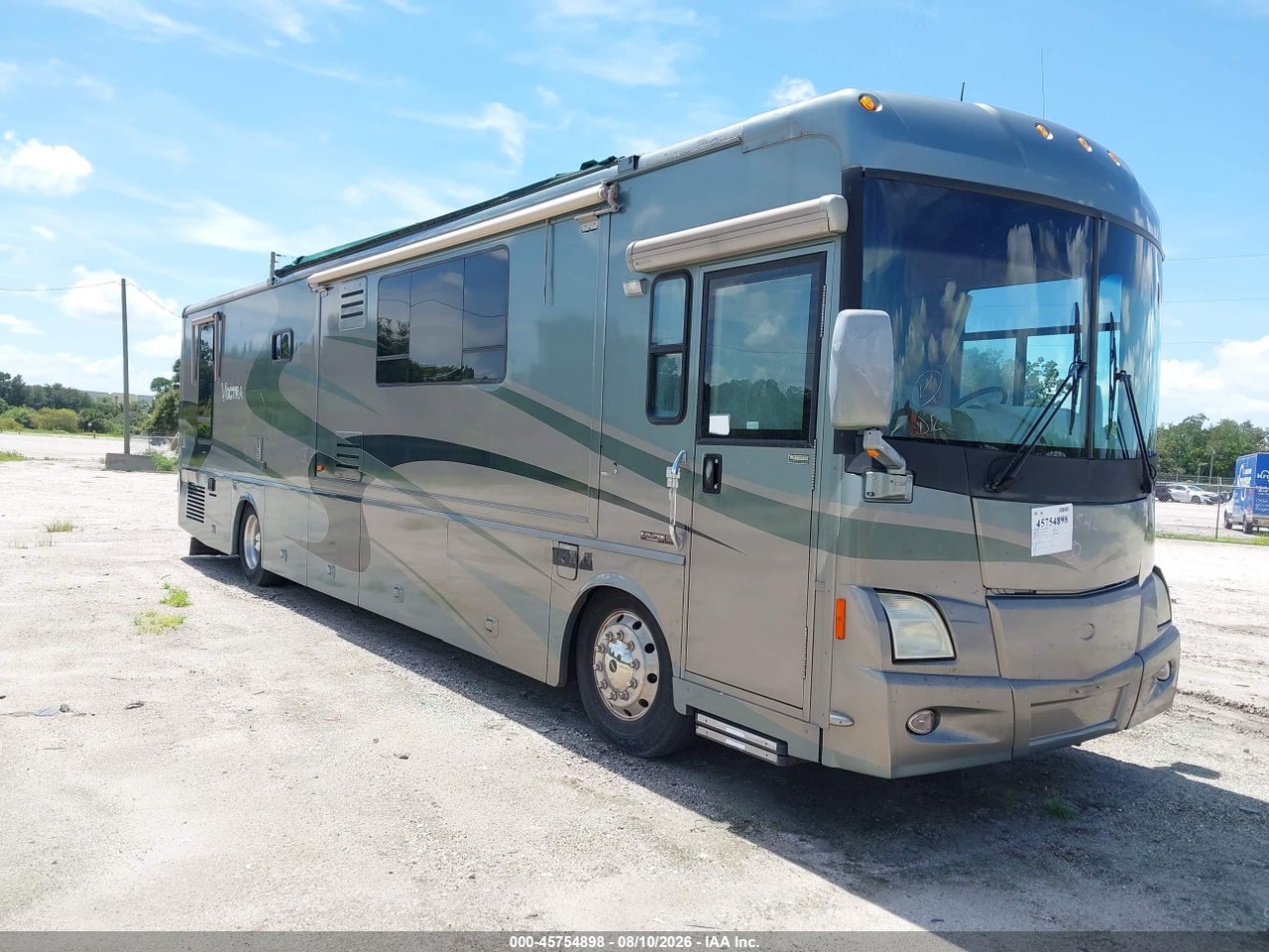 4UZAAHBS44C****** · 2004 FREIGHTLINER CHASSIS X LINE MOTOR HOME