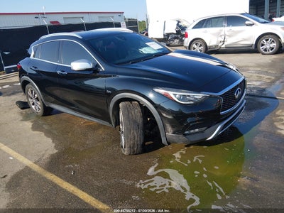 SJKCH5CRXHA****** · 2017 INFINITI QX30 PREMIUM