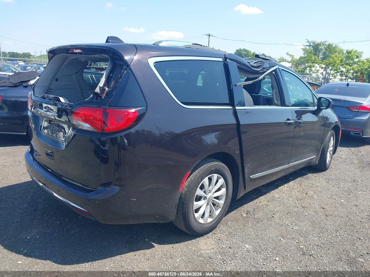 2019 CHRYSLER PACIFICA TOURING L · 4/11