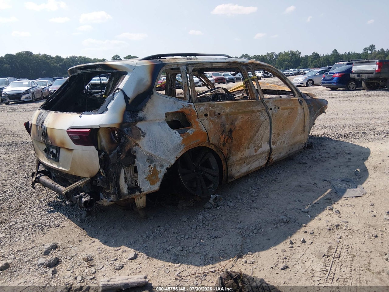 2023 VOLKSWAGEN TIGUAN 2.0T SE R-LINE BLACK · 4/10