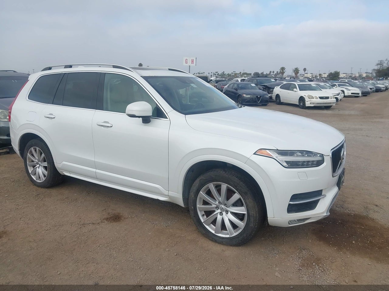 YV4A22PK3H1****** · 2017 VOLVO XC90 T6 MOMENTUM