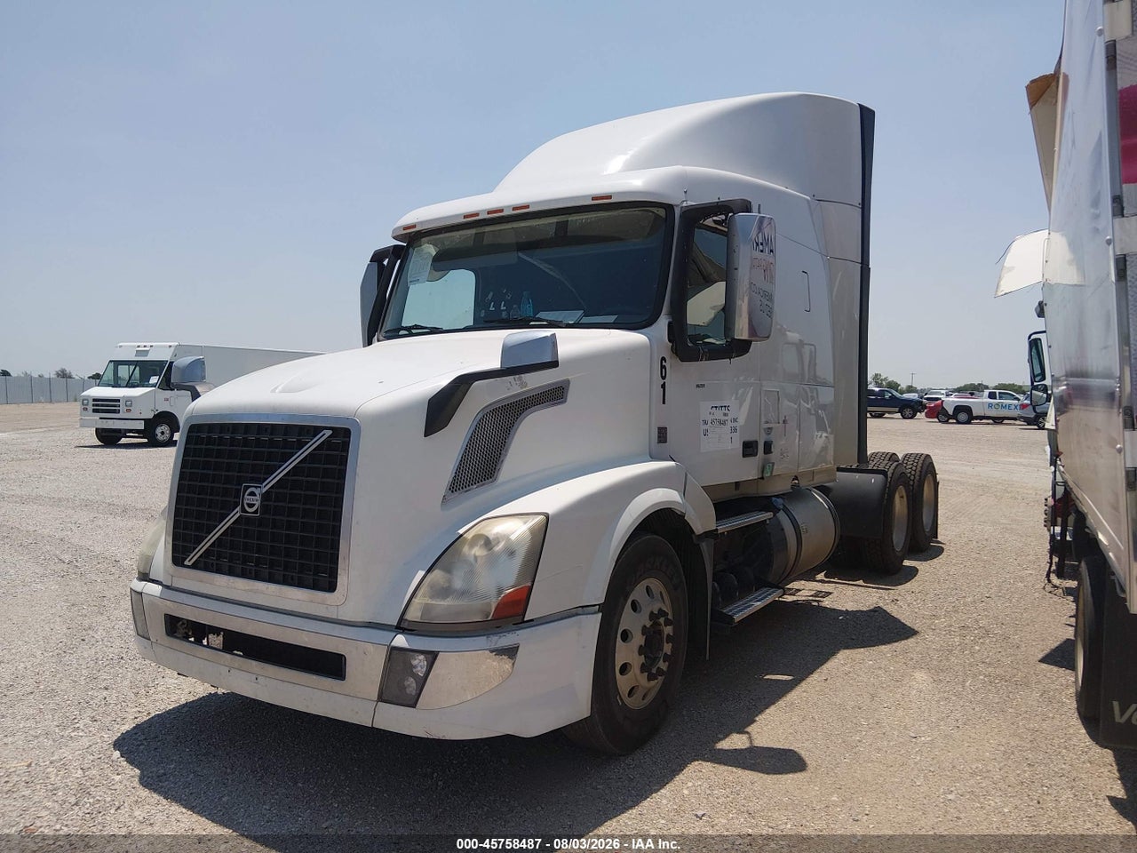 2017 VOLVO VNL · 2/4