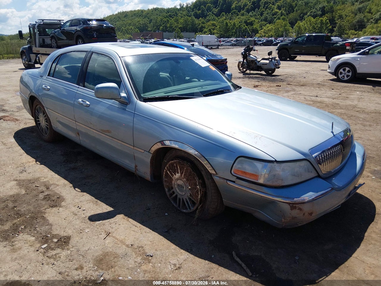 1LNHM82VX6Y****** · 2006 LINCOLN TOWN CAR SIGNATURE LIMITED