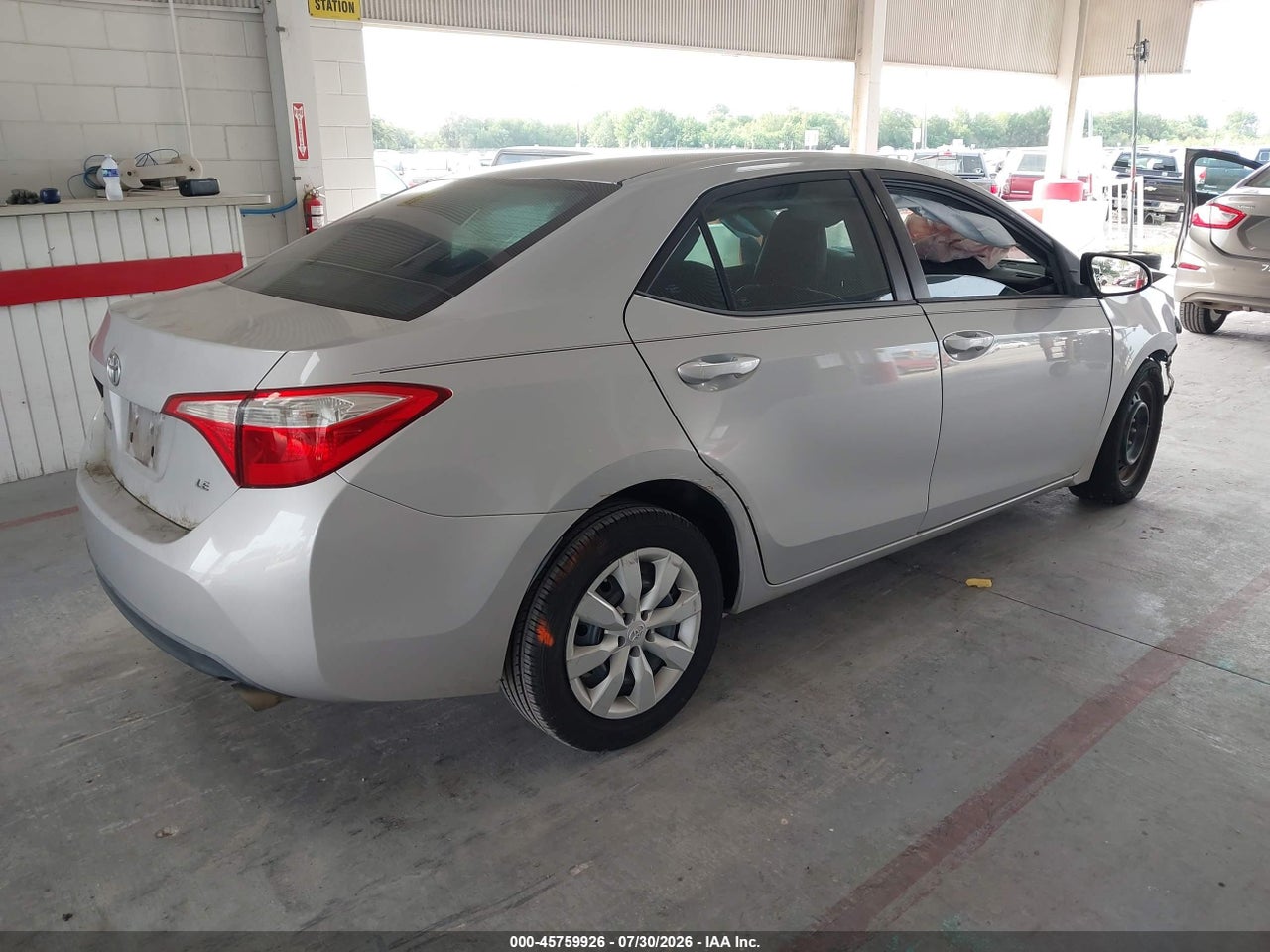 2015 TOYOTA COROLLA LE · 4/11