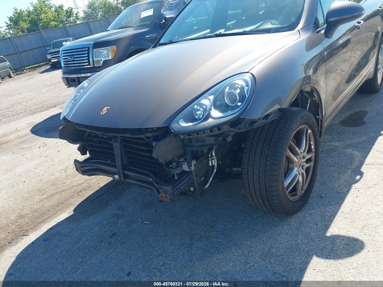 2016 PORSCHE CAYENNE   · 6/11