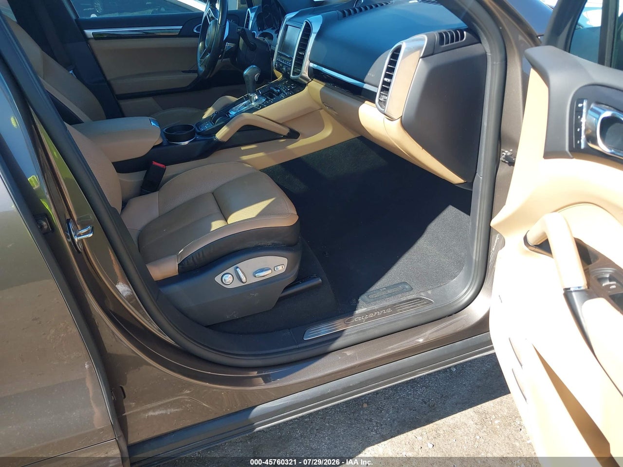 2016 PORSCHE CAYENNE   · 5/11