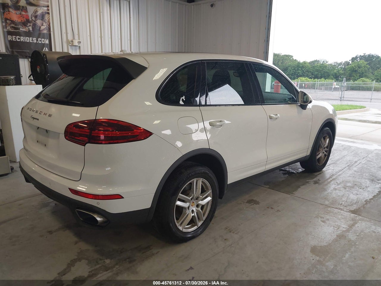 2016 PORSCHE CAYENNE   · 4/11