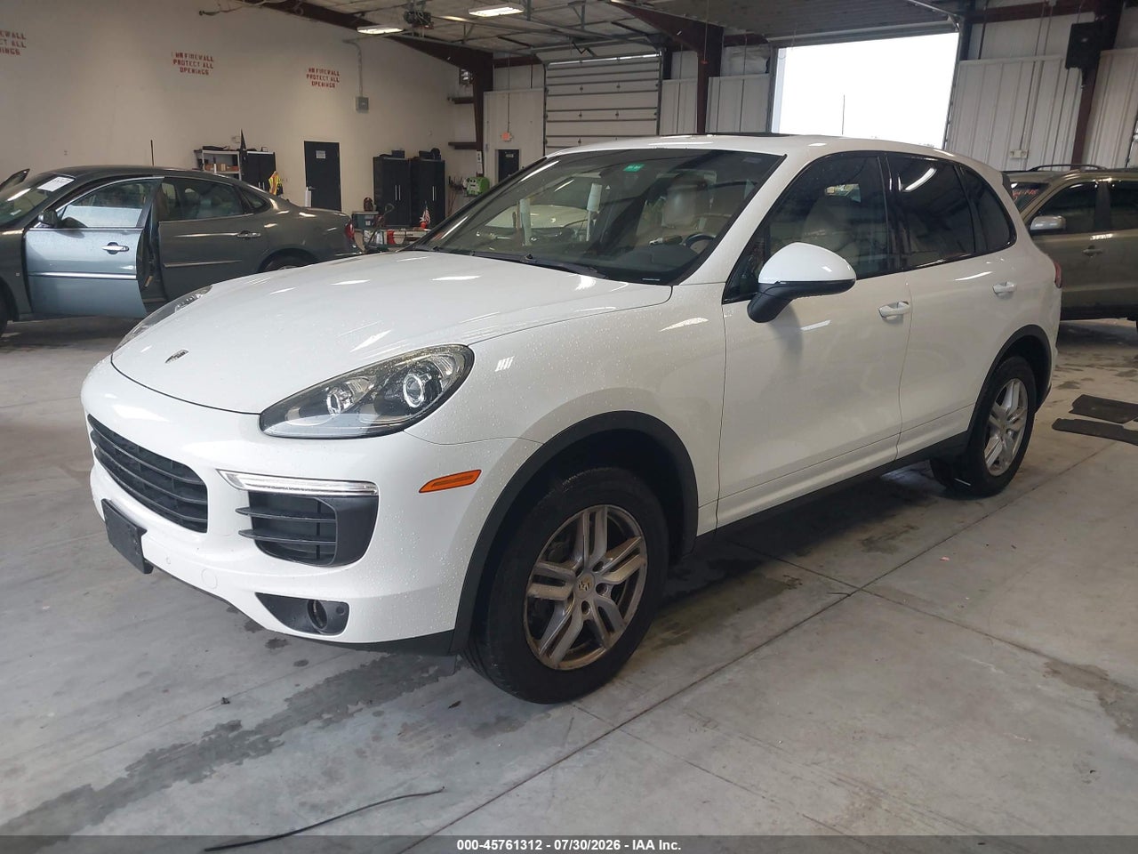 2016 PORSCHE CAYENNE   · 2/11