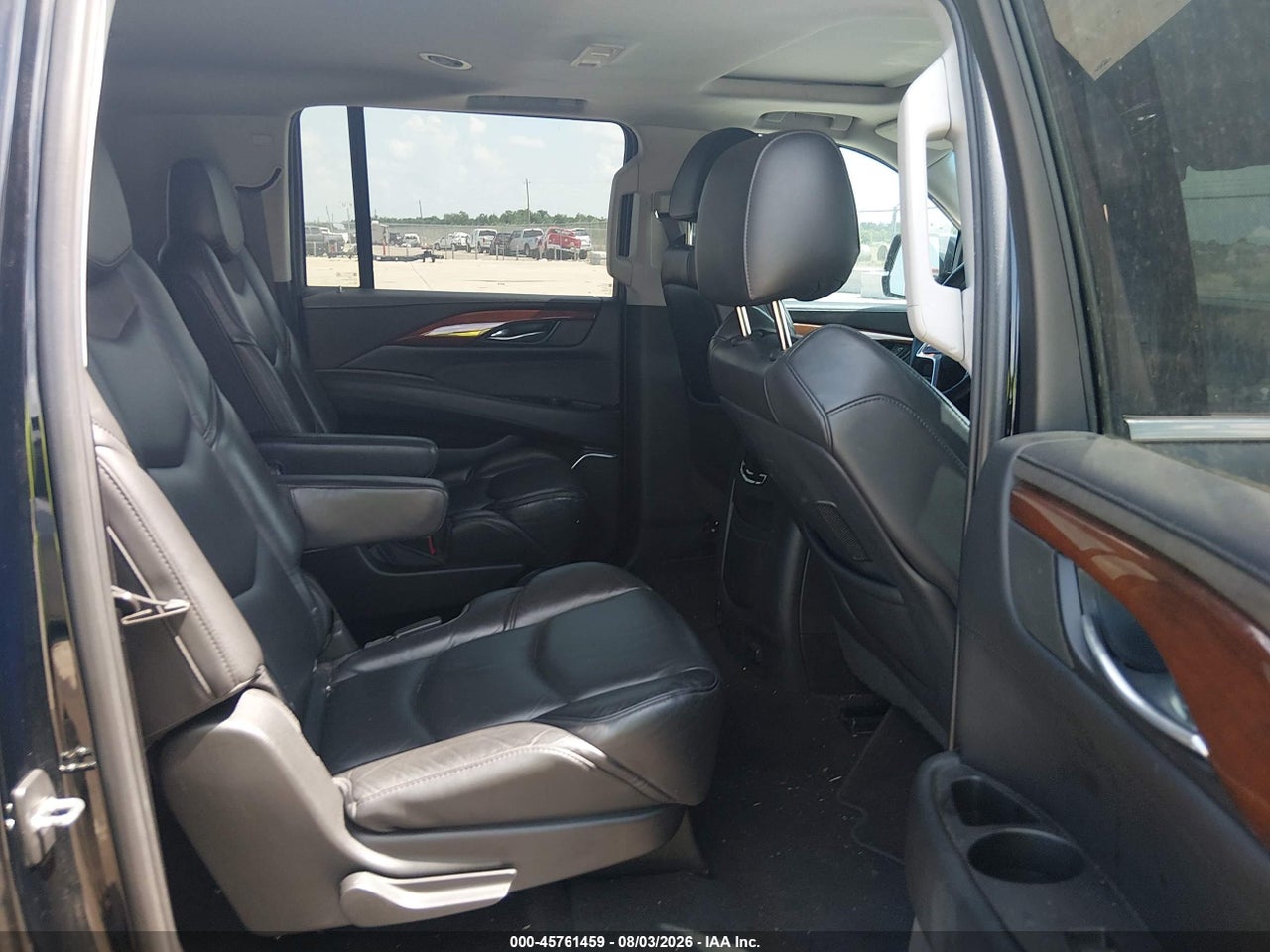 1GYS3HKJ5JR****** · 2018 CADILLAC ESCALADE ESV LUXURY · 8/11