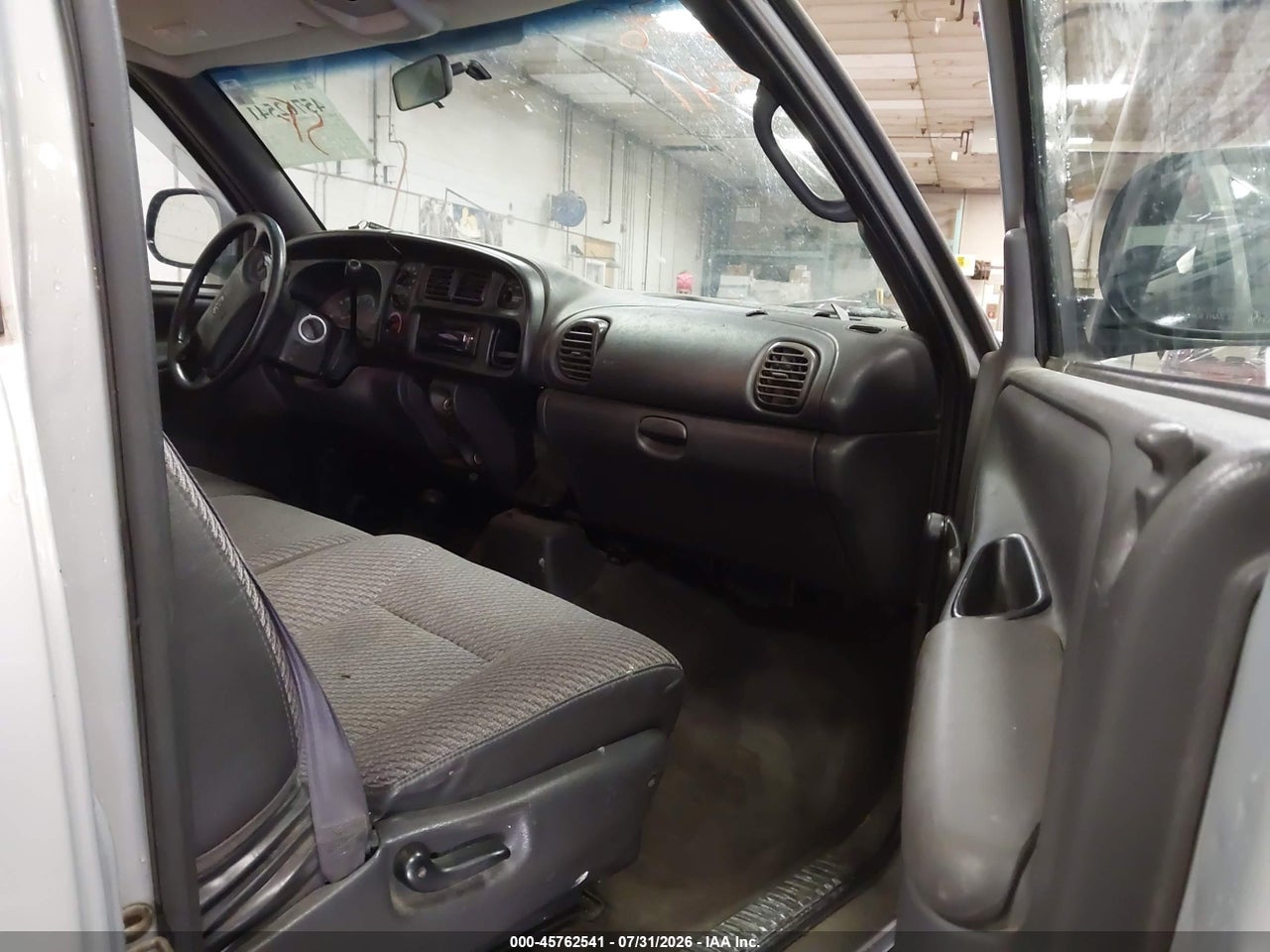 2001 DODGE RAM 1500 ST · 5/11