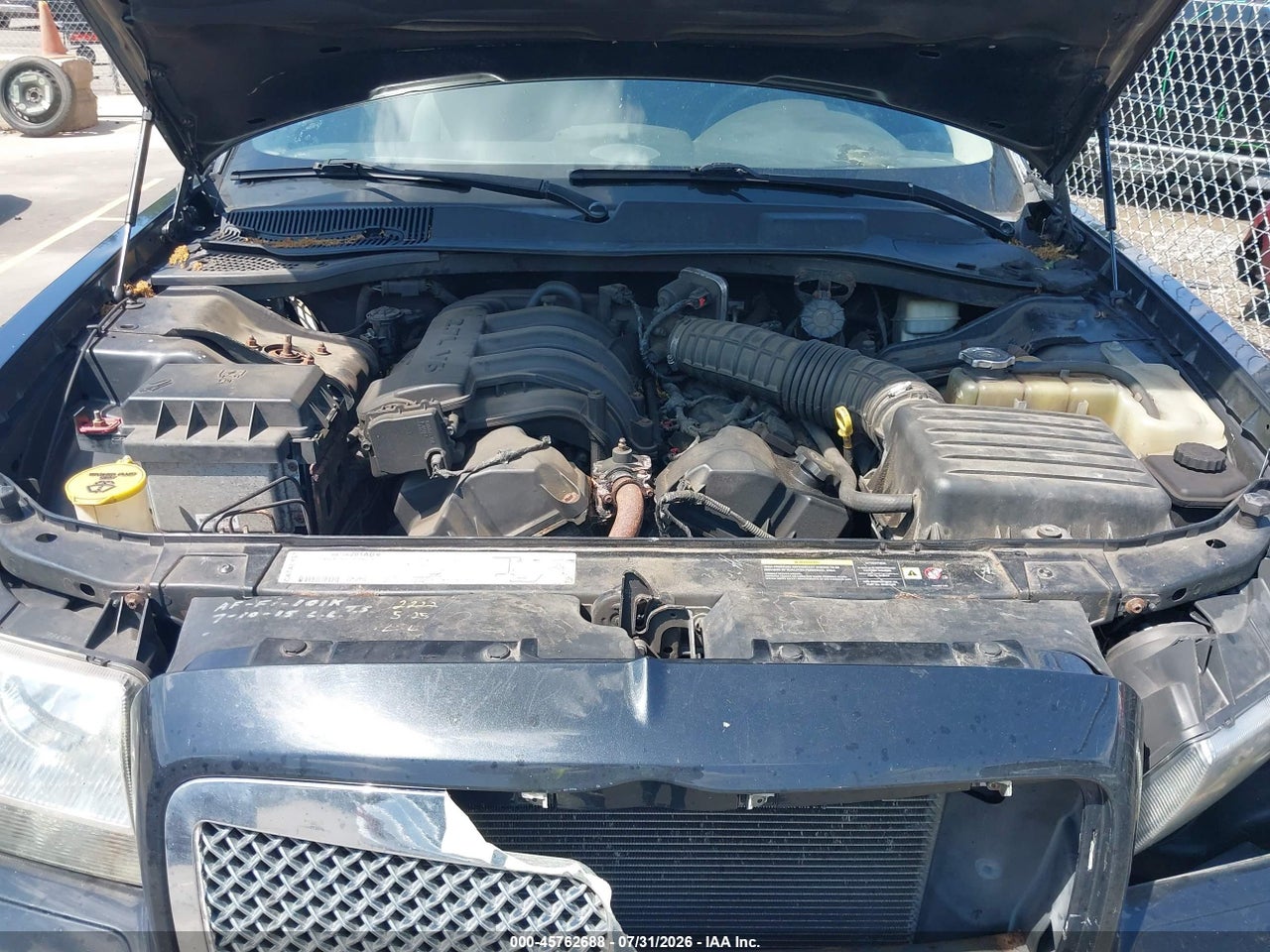 2C3JA43R65H****** · 2005 CHRYSLER 300   · 10/11