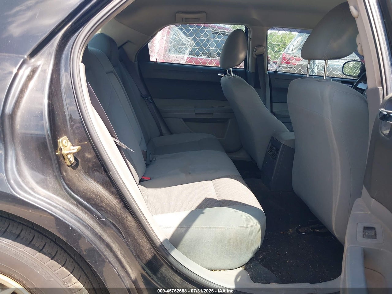 2C3JA43R65H****** · 2005 CHRYSLER 300   · 8/11