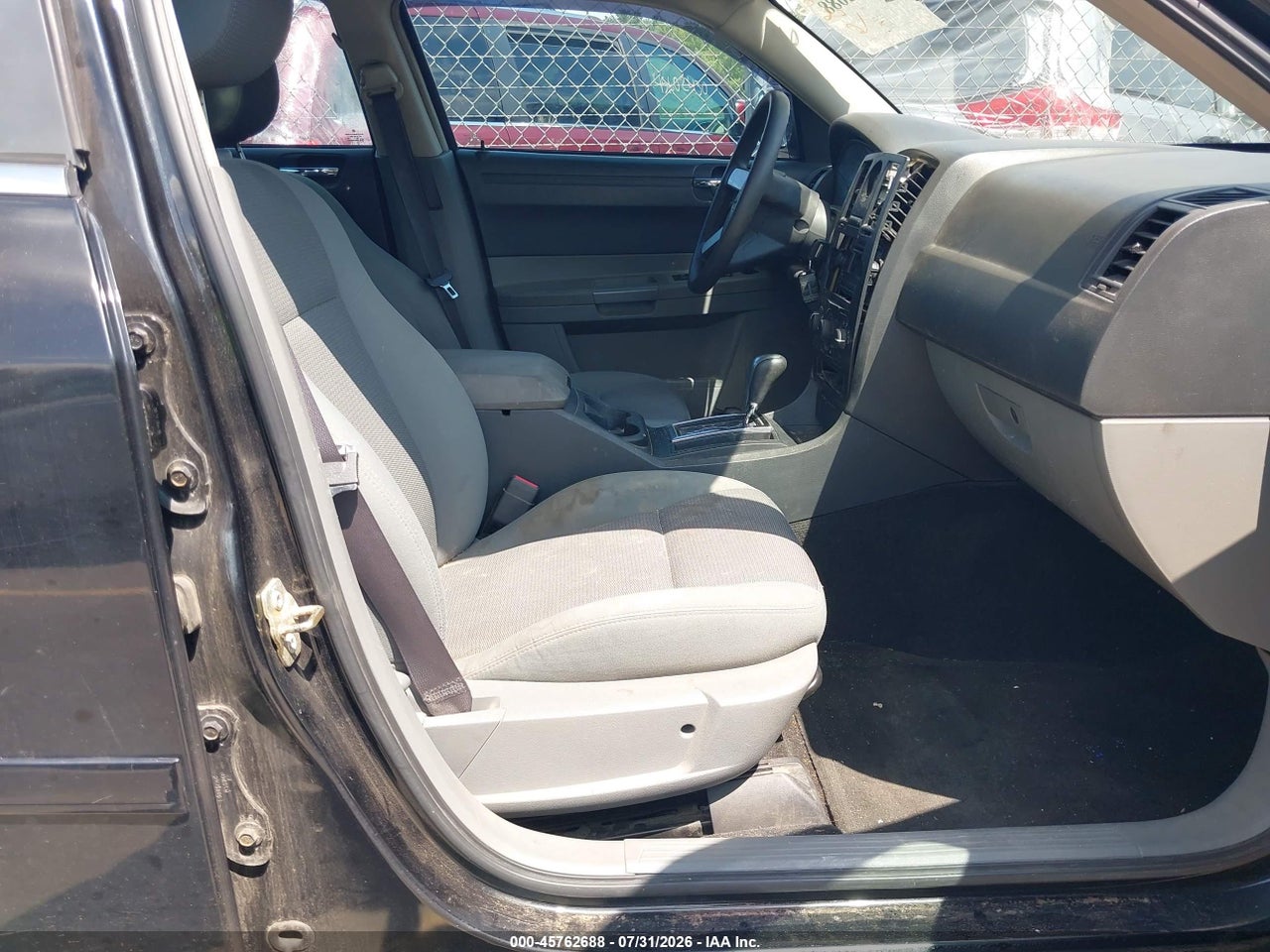 2C3JA43R65H****** · 2005 CHRYSLER 300   · 5/11