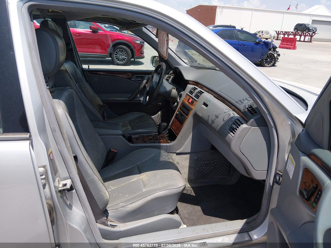 2001 MERCEDES-BENZ E 320 · 5/11