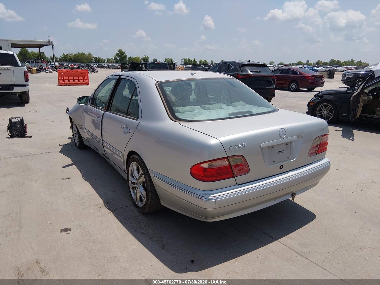 2001 MERCEDES-BENZ E 320 · 3/11