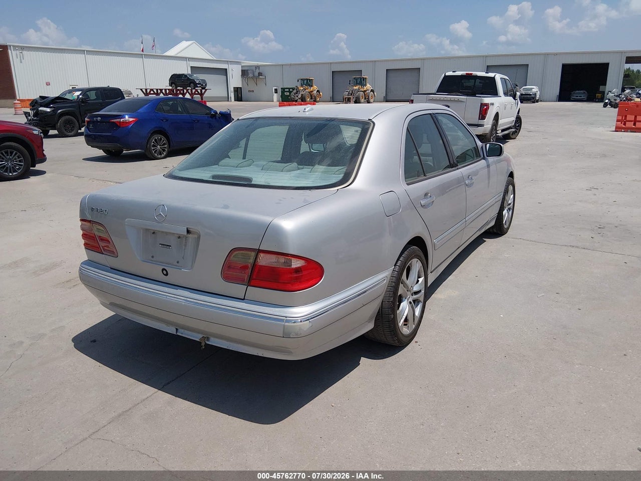 2001 MERCEDES-BENZ E 320 · 4/11