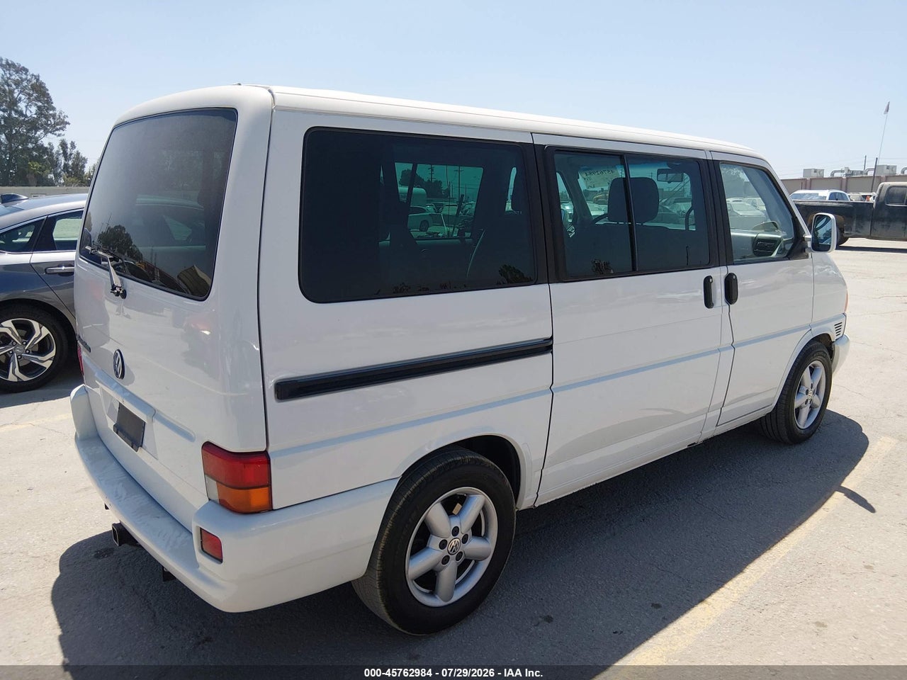 2003 VOLKSWAGEN EUROVAN MV · 4/11