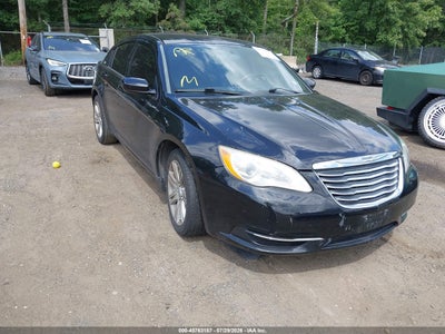 2013 CHRYSLER 200 LX