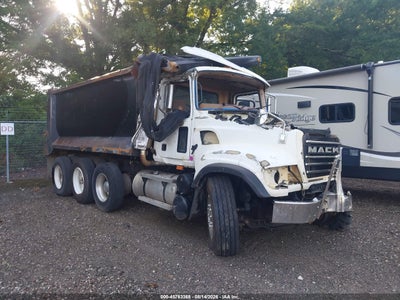 1M2AG11C64M****** · 2004 MACK 700 CV700