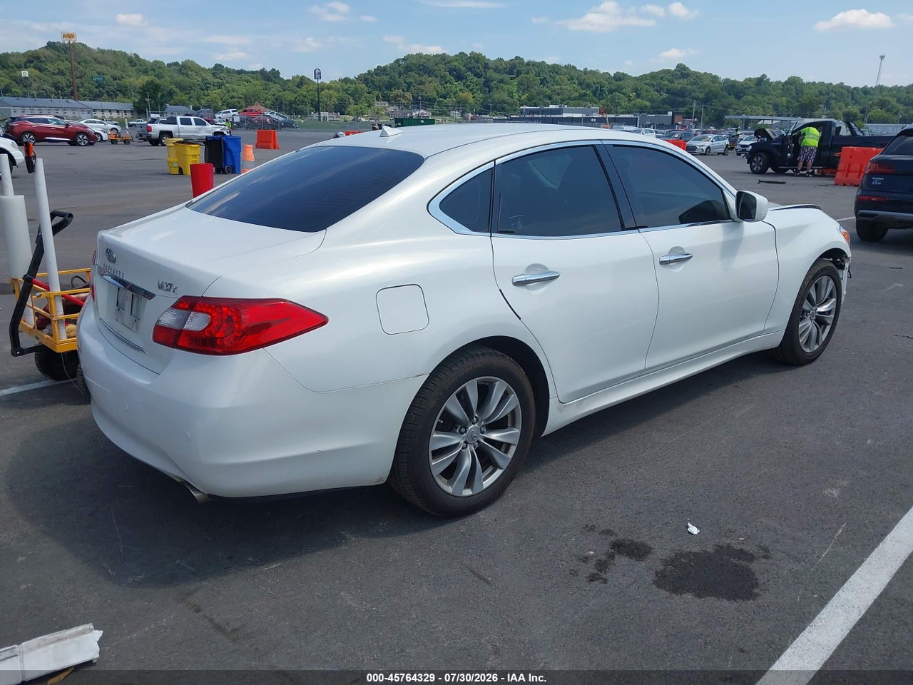 2013 INFINITI M37X · 4/11