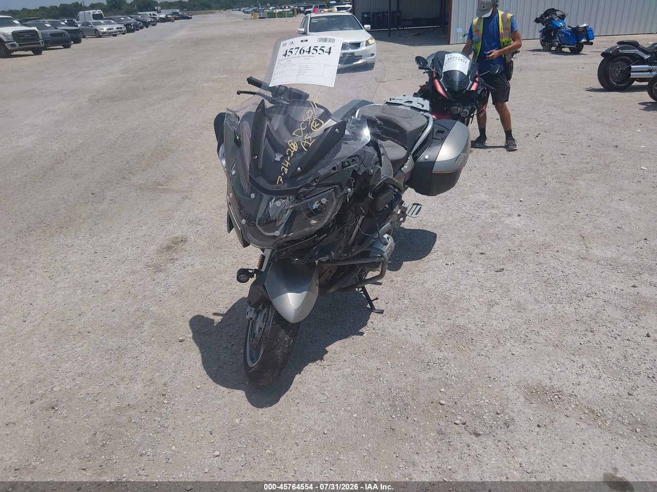 2016 BMW R1200 RT · 2/10