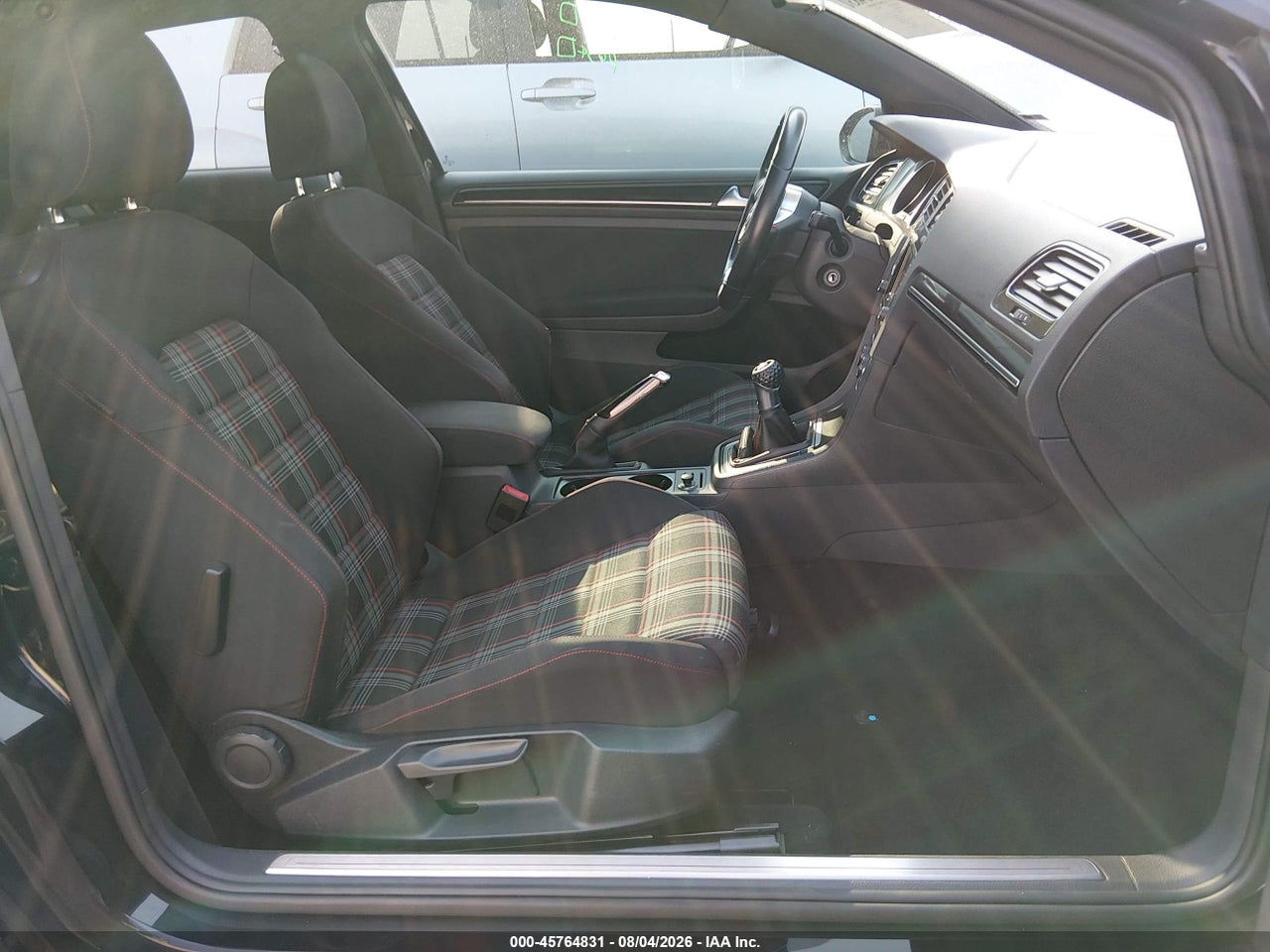 2015 VOLKSWAGEN GOLF GTI 2.0T S W/PERFORMANCE PACKAGE 2-DOOR · 5/11